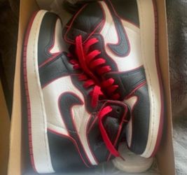 Jordan 1 bloodlines kids size 6.5