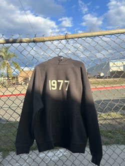 1977 Essential Hoodie