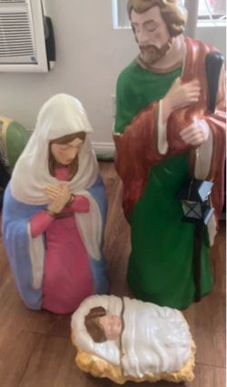 Christmas Nativity 3 Piece Set, Joseph. Mary, Baby Jesus Blow Molds, Joseph Lantern Lights Up, Indoor and Outdoor, Includes a Timer, Great Condition.