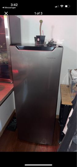 Insignia upright freezer 7 cu ft