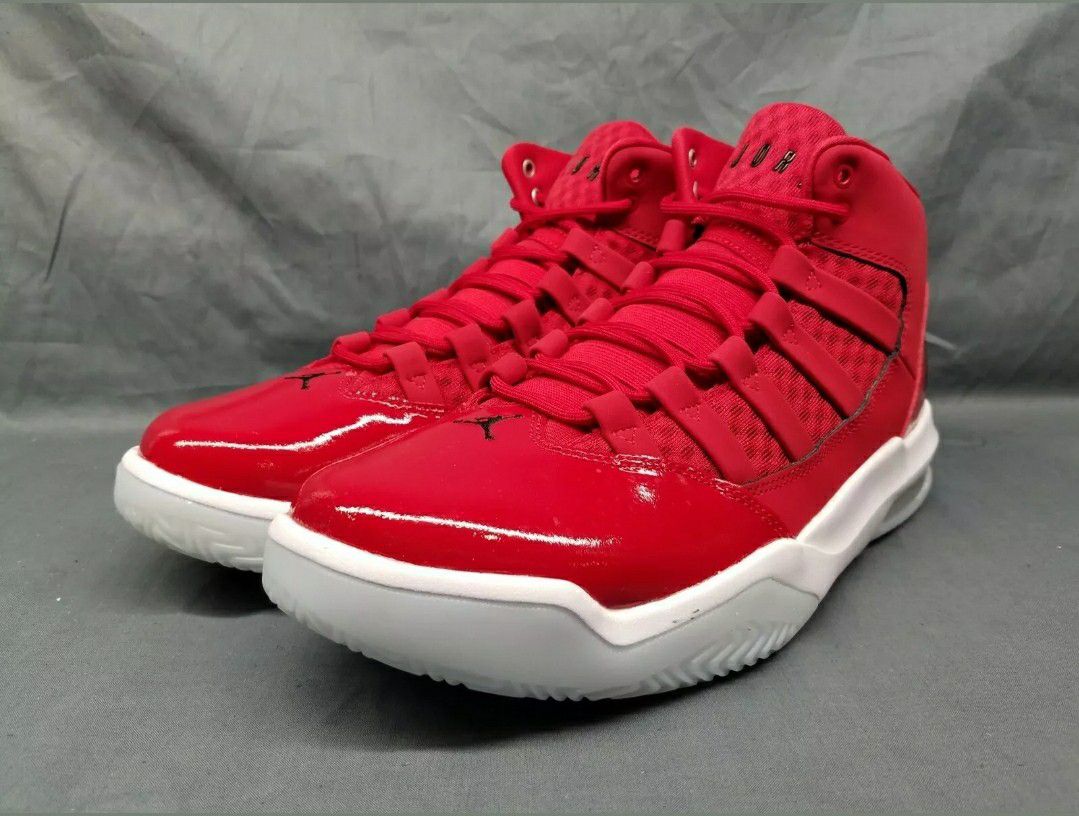 Nike Men's Jordan Max Aura Fashion Sneakers Gym Red Black White Ice Size 9 NWOB!