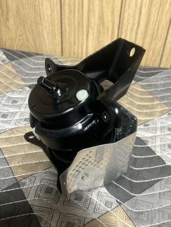 DEA Motor Mount Front Driver Left Side—Chevy—Hand—Chevrolet—Tahoe—GMC