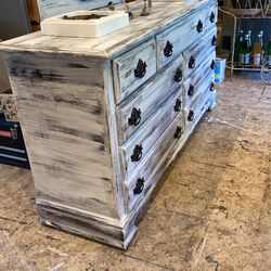 Beautiful Vintage Sonoma Country Elm Style 9 Drawer Dresser In Great Working Condition 