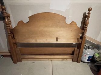 Wood Bed (size Full) Excellent Condition