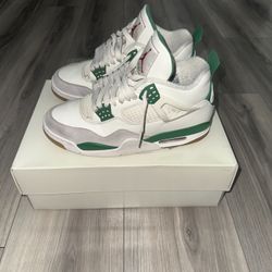 Jordan 4 Nike SB Pine Green 