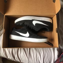 Black Nike SB's Size 10