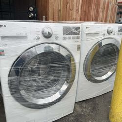 LG Steam Front Load Chrome Doors  Excellent Condition 