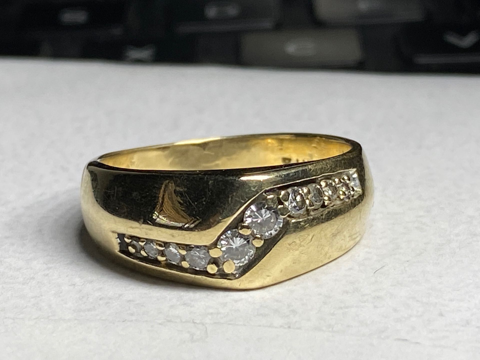 Men’s 14Kt gold diamond ring size 10 sizeable