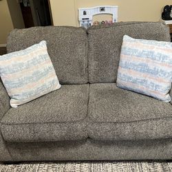 Couch With 2 Pillows