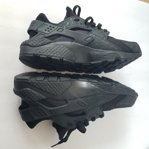 Nike Air Huarache Run Russian Floral Sneakers for Sale in Nellis Air Force Base NV OfferUp