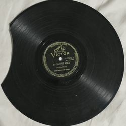 1920's Victor 10" 78 RPM Shellac Record (Catalog  20075) *Broken*