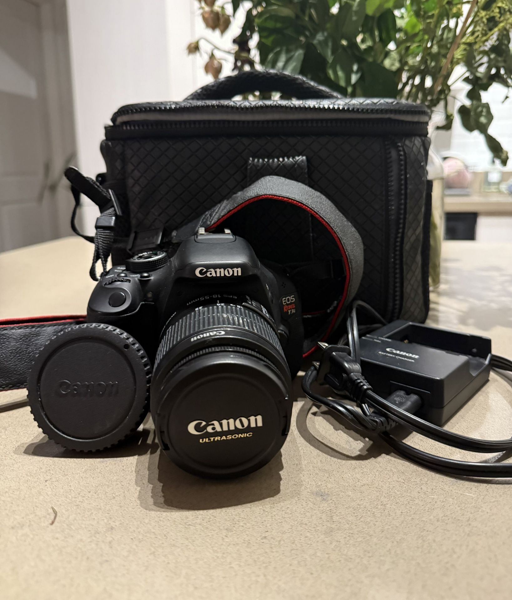 Canon EOS Rebel T3i DSLR Camera Kit – Excellent Condition – Miami