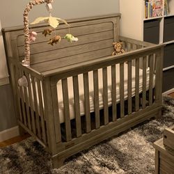 Crib and Dresser/changing Table (Simmons)