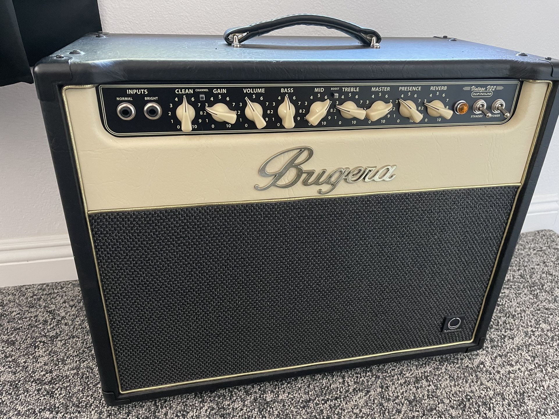 Bugera v-22 infinium 22w vintage tube amp
