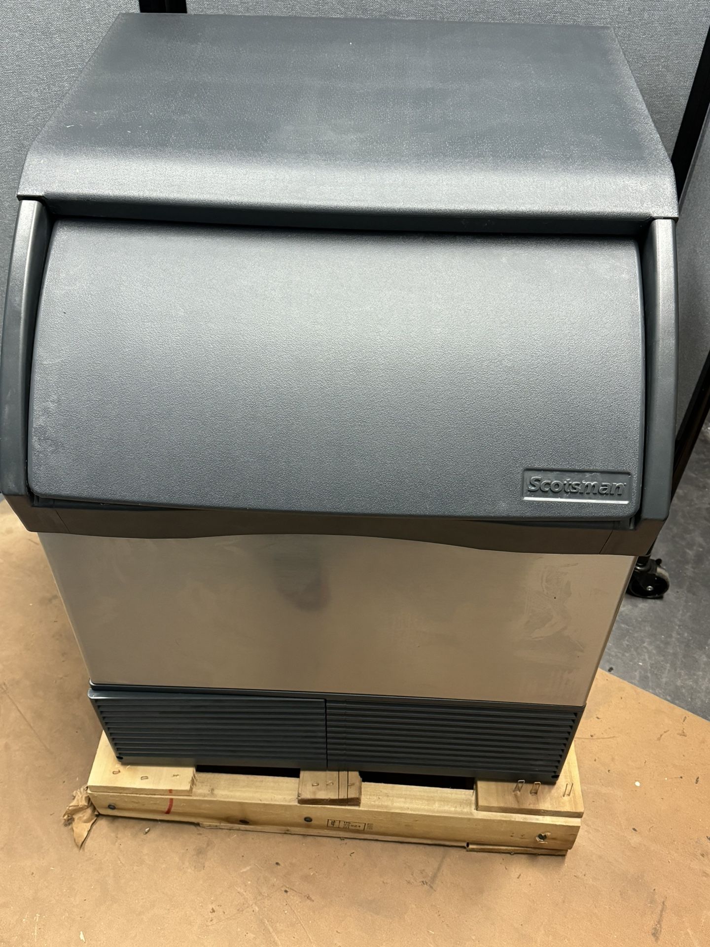 Scotsman Undercounter 240 lb Ice Maker Machine W/80lb Bin Water Cool