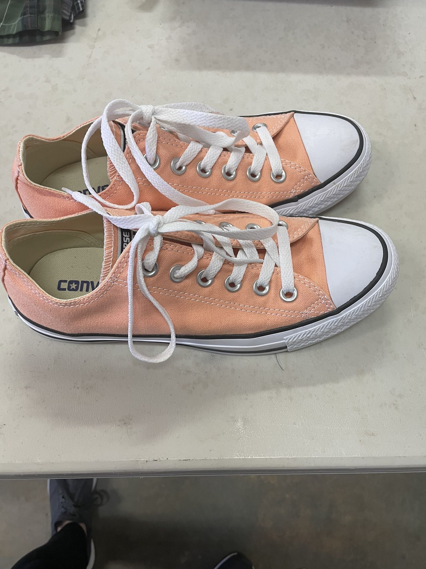 Womens Size 7 Peach Converse