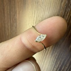 14k gold women’s ring. Unsure of size.