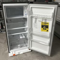 LG 20.63 in. W. 6 cu. ft. Single Door Top Freezer Refrigerator Platinum Silver MSRP: $549