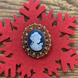Costume Jewelry Cameo Pin