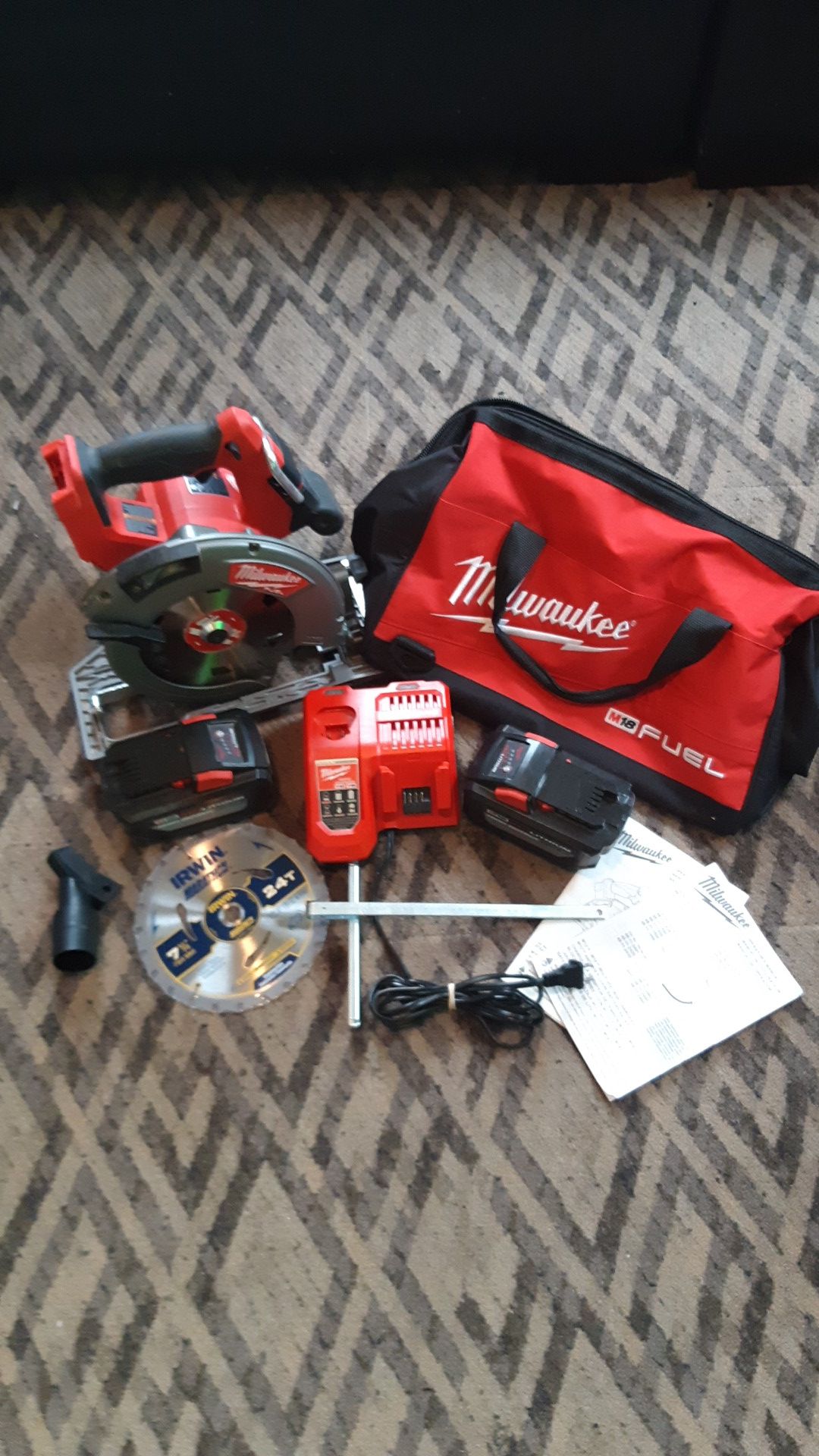 MILWAUKEE M18 FUEL 71/4" FRAMING SAW KIT