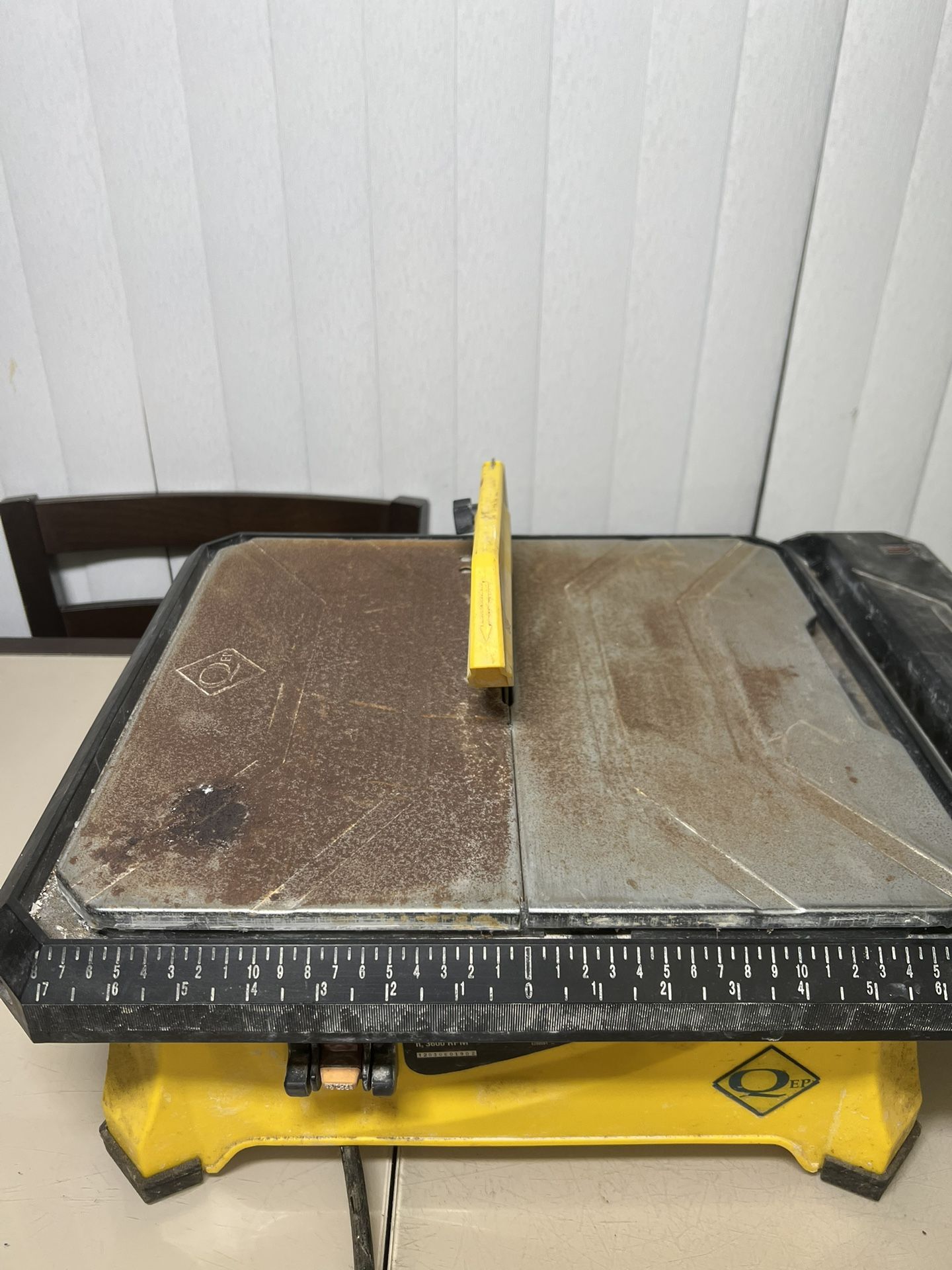 QEP 650XT 3/4 HP Wet Tile Saw with 7 in. Blade and Table Extension. Used in good condition with normal signs of usage. The plastic guard over the blad