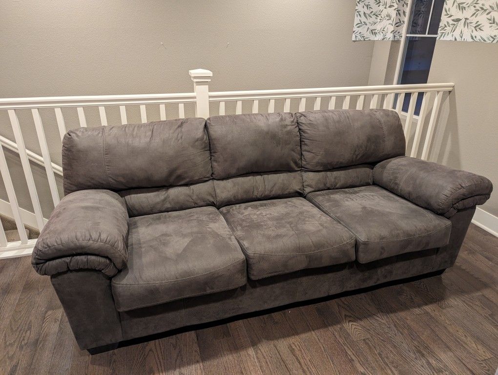 Grey Couch in very good conditions