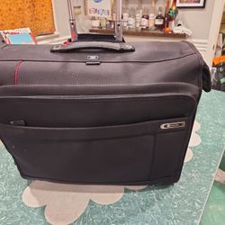 DELSEY   WHEELED GARMENT BAG
