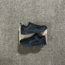 Nike Zoom Vomero 5 Triple Black Size 5.5Y