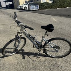 Giant Sedona Comfort Bike – Step Thru Bicycle 14” frame Aluminium