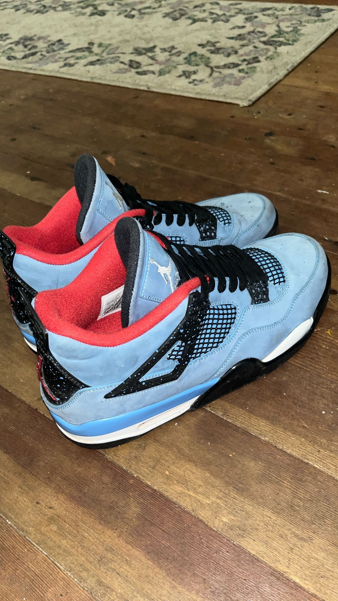 Travis Scott Retro 4s