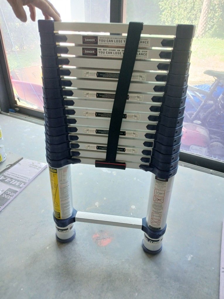 NEW Xtend & Climb Telescoping Ladder 15.5'