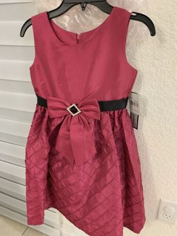 Beautiful girl dress . Ask for size.