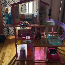Barbie Dream House 