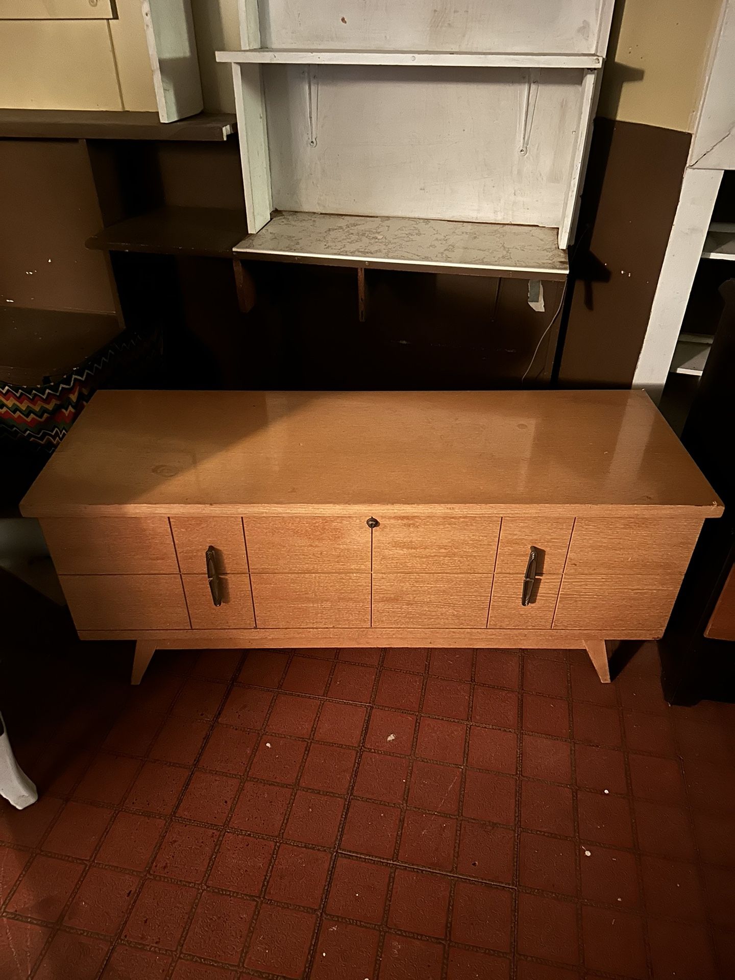 Beautiful vintage Lane mahogany cedar chest