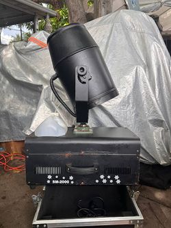 SM-2000 Moving Head Snow Machine in Flight Case