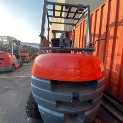 Ready To Work Toyota forklift 
7,000 lb 
Huge outdoor tires 
Heavy duty 
LOW HOURS 