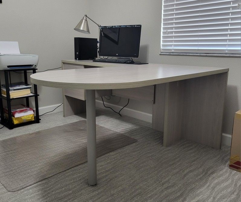 Office Desk: COMMERCIAL DESK, VERY STURDY, IN GREAT CONDITION, EASY TO ASSEMBLE/DISASSEMBLE, RETURN SIDE 72", ACROSS THE FRONT 60"