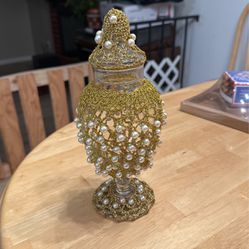 Beautiful Pearl And Gold Lace Mesh Vase