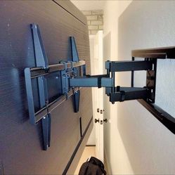 Armstrong Single Stud Full Motion Swivel Mounts 23-65 Inch Tvs.  