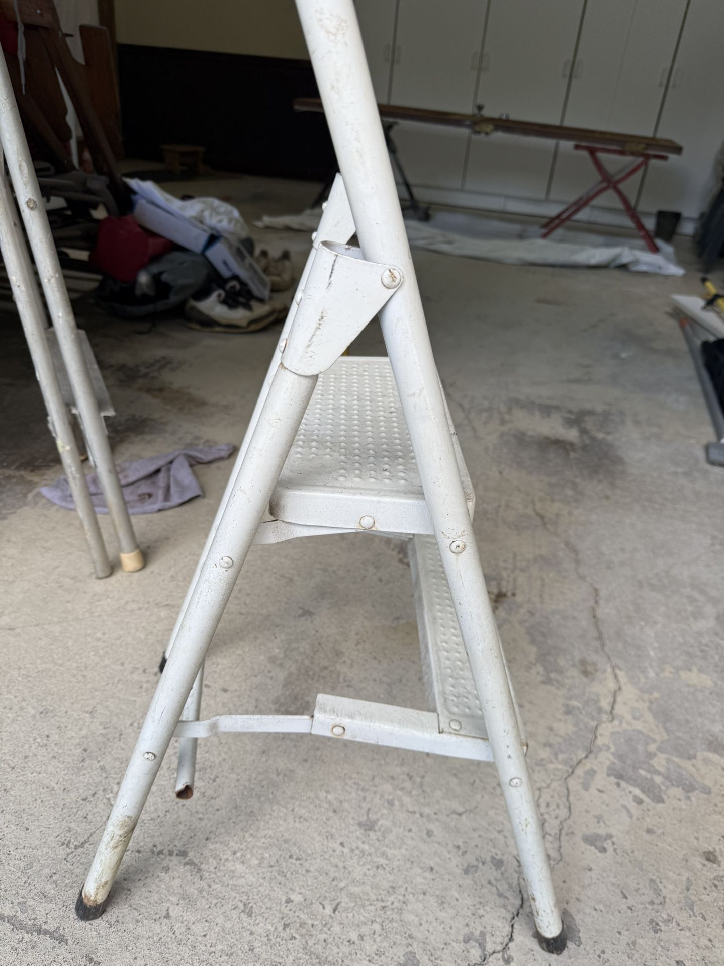 2 Free Ladders