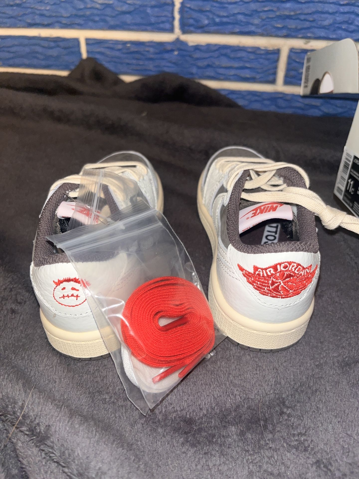 Jordan 1 low og sp (ps) child size 11 unworn comes with box