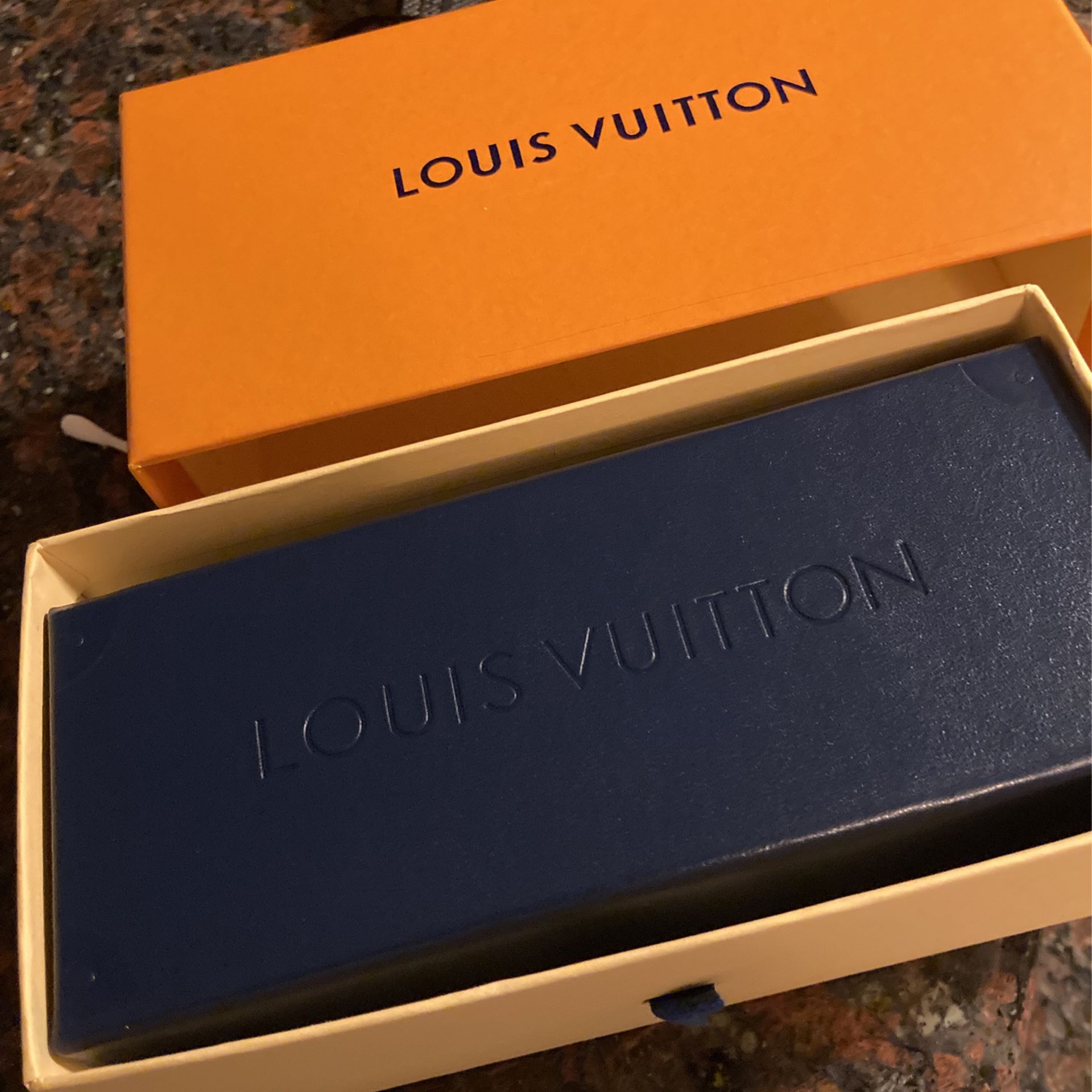 Louie Vuitton Cyclone Sunglasses for Sale in Bakersfield, CA - OfferUp