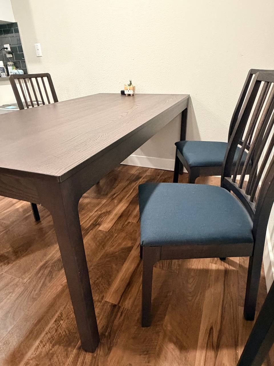 IKEA expandable dining table + 4 Chairs