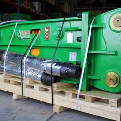 Excavator Caterpillar CAT-336, JMA336EBH Open Hammer With accumulate. It Fits with 30-36 Tons Machine.