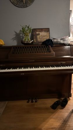 Baldwin piano
