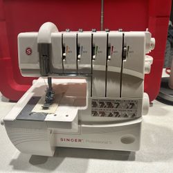 Singer Sewing Machine 