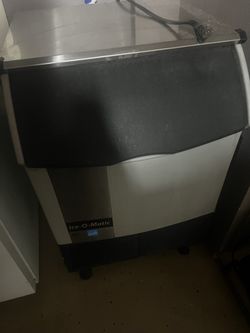Under counter ice machine