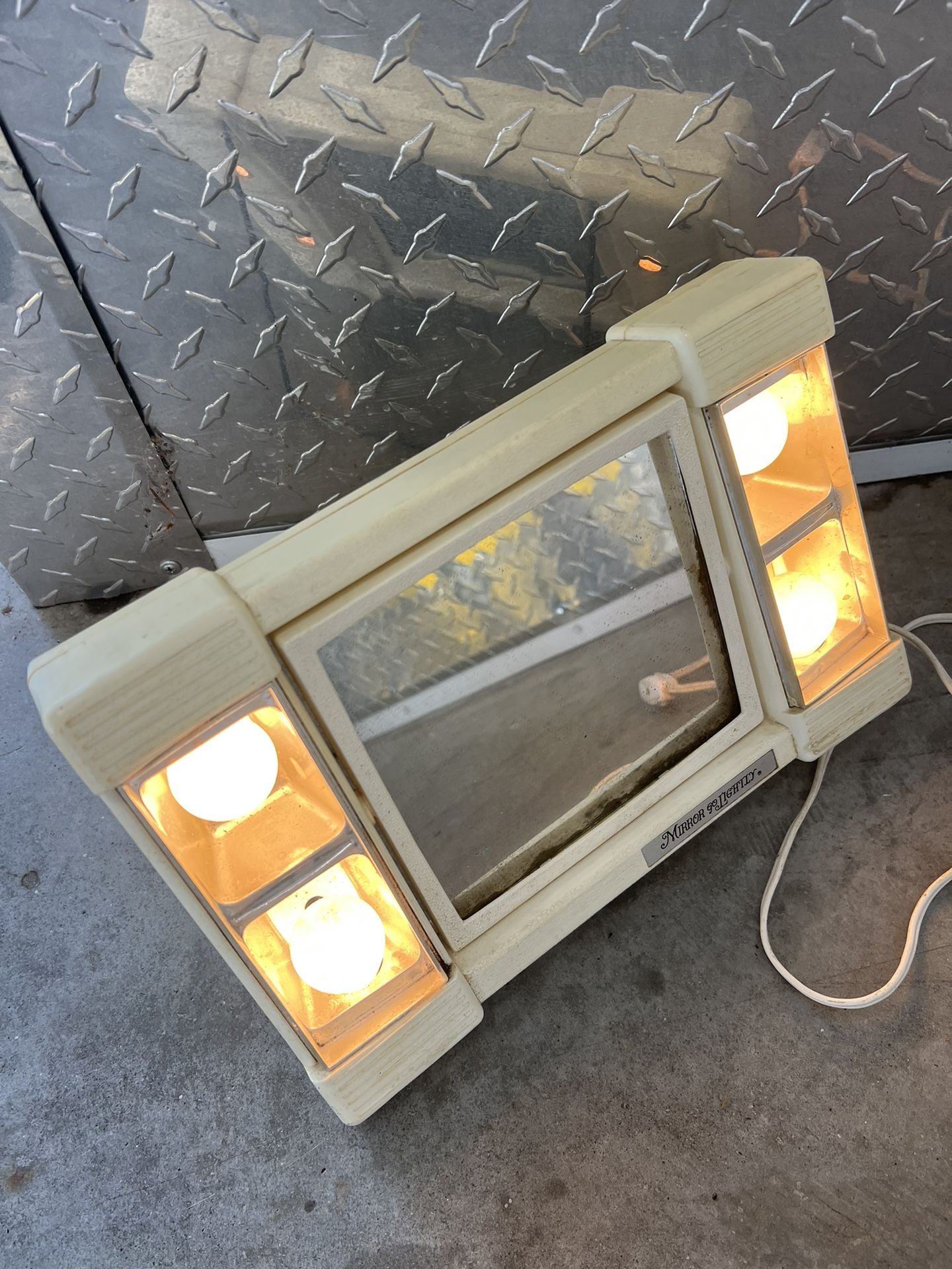 Vintage Mirror Go Lightly Makeup Mirror