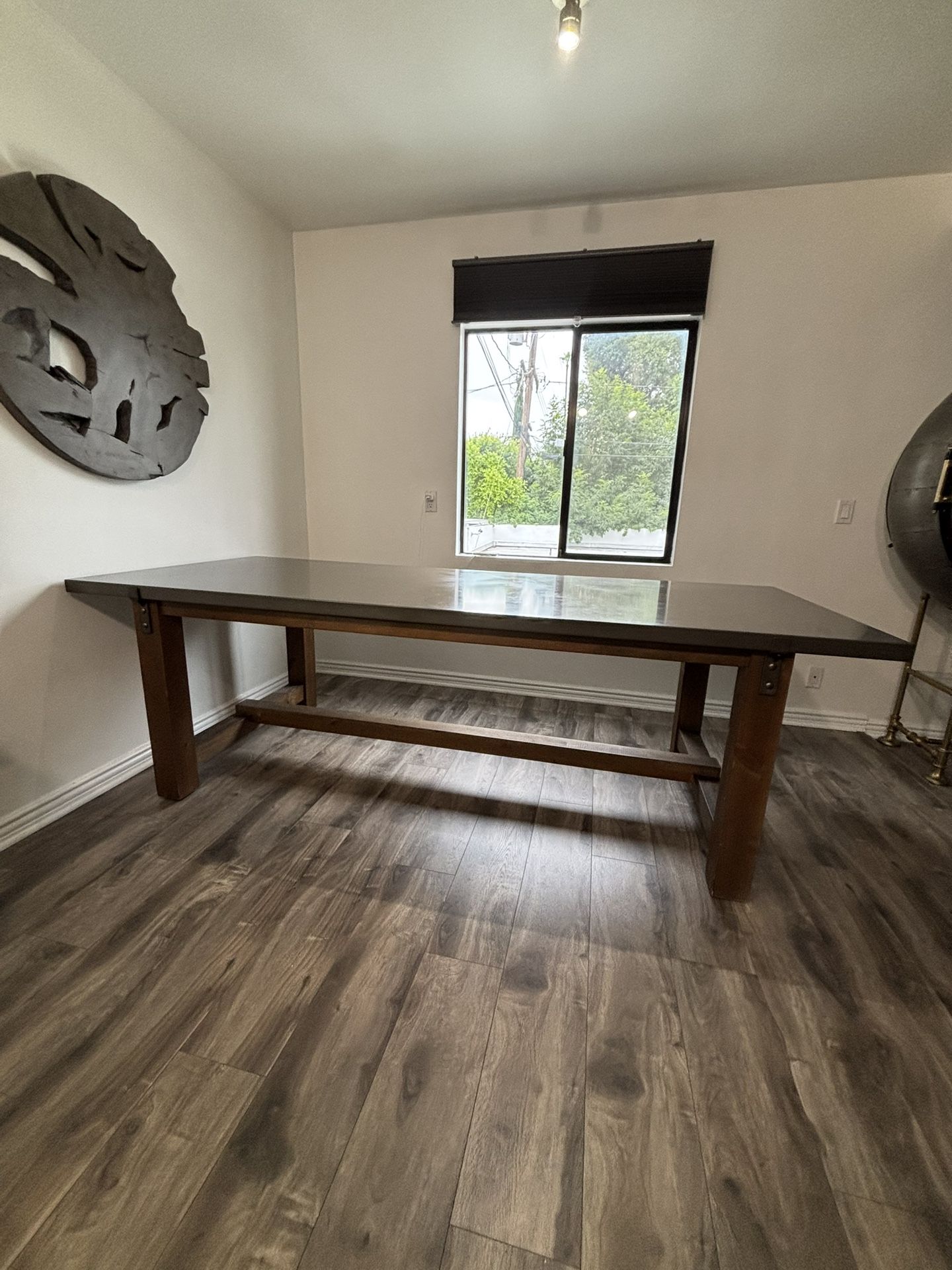 RH dining Table