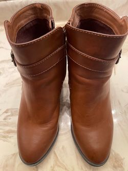 Size 7 BASS Brown Leather Ankle Boots with Buckle Detail